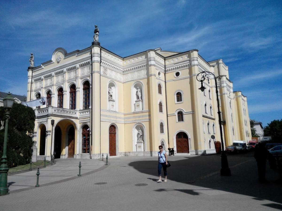Simonffy Central Apartment Debrecen Ngoại thất bức ảnh